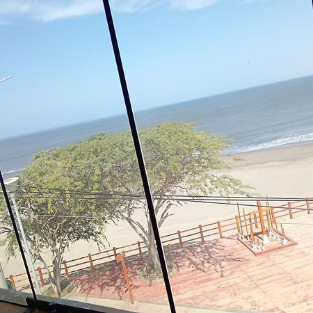 Hospedaje Restaurante El Hombre Puerto Chicama Ngoại thất bức ảnh