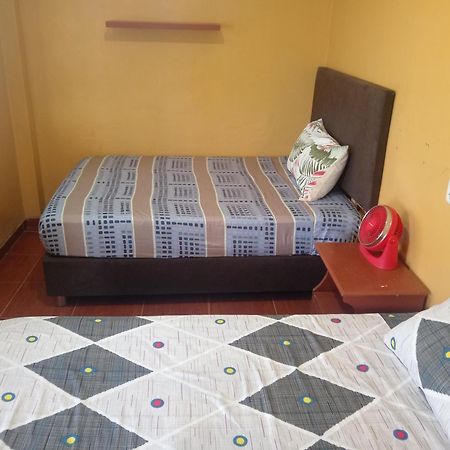 Hospedaje Restaurante El Hombre Puerto Chicama Ngoại thất bức ảnh