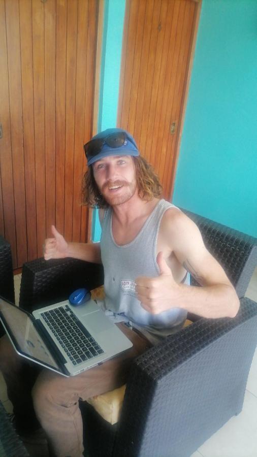 Hospedaje Restaurante El Hombre Puerto Chicama Ngoại thất bức ảnh