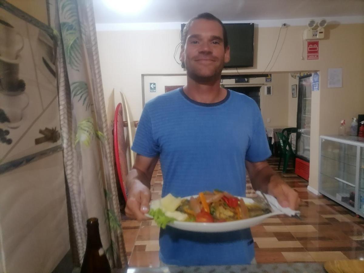 Hospedaje Restaurante El Hombre Puerto Chicama Ngoại thất bức ảnh