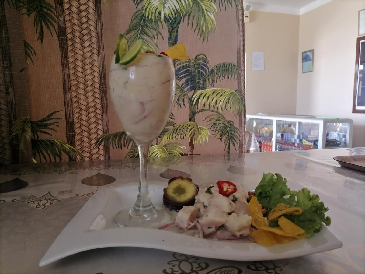 Hospedaje Restaurante El Hombre Puerto Chicama Ngoại thất bức ảnh