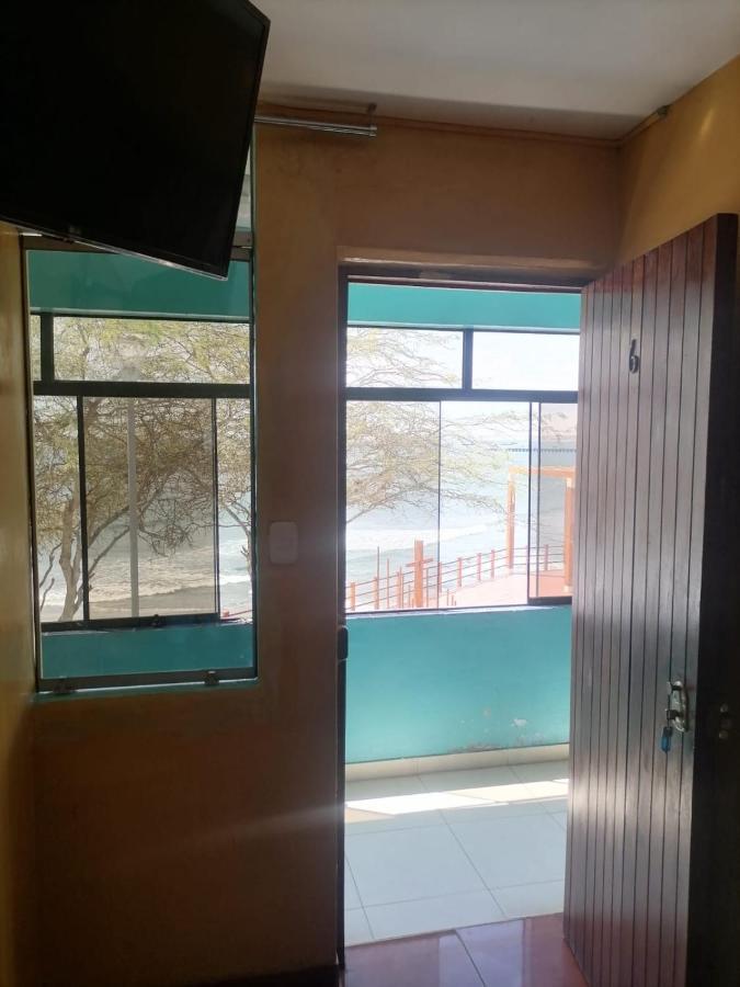 Hospedaje Restaurante El Hombre Puerto Chicama Ngoại thất bức ảnh