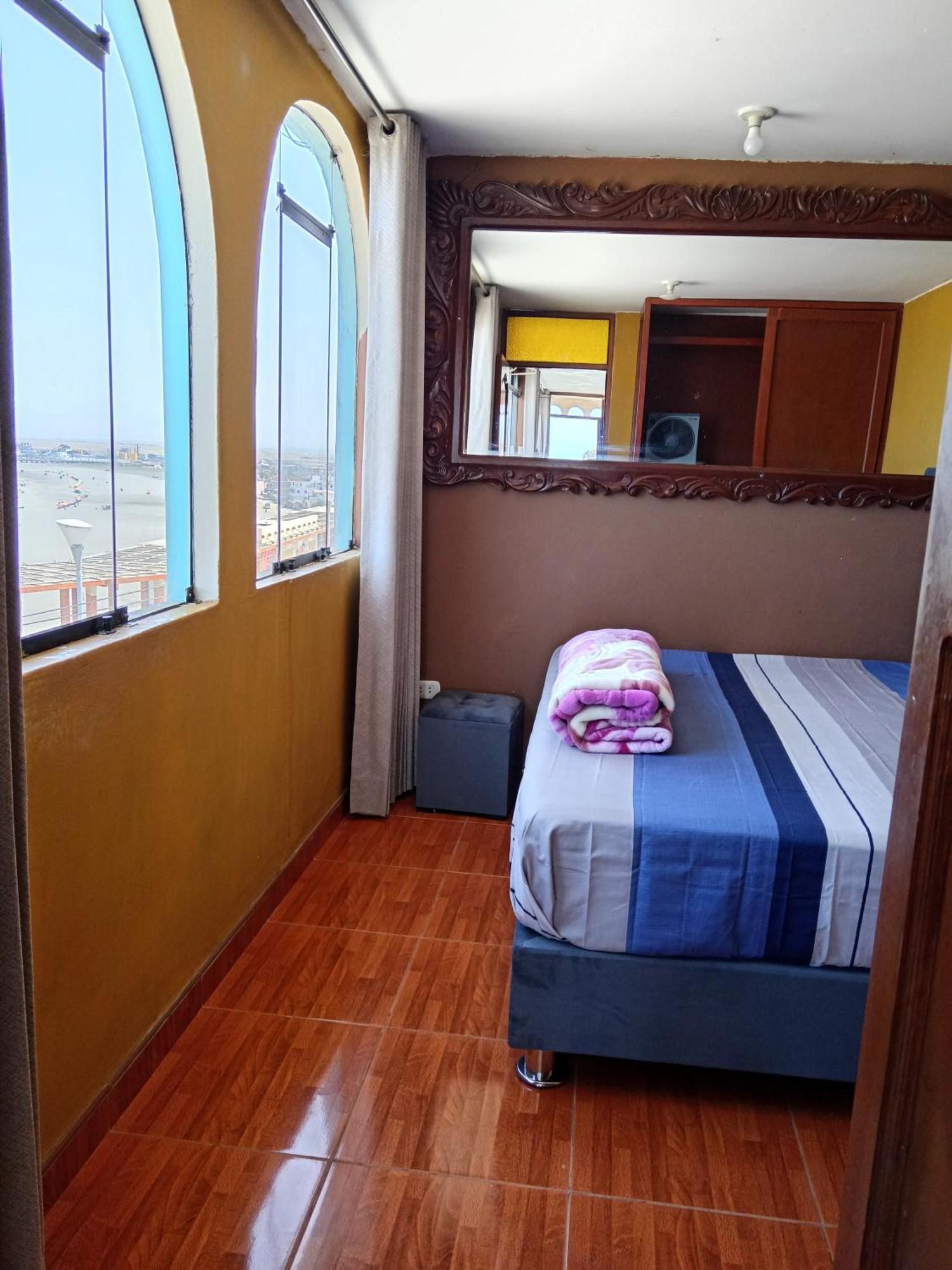 Hospedaje Restaurante El Hombre Puerto Chicama Ngoại thất bức ảnh