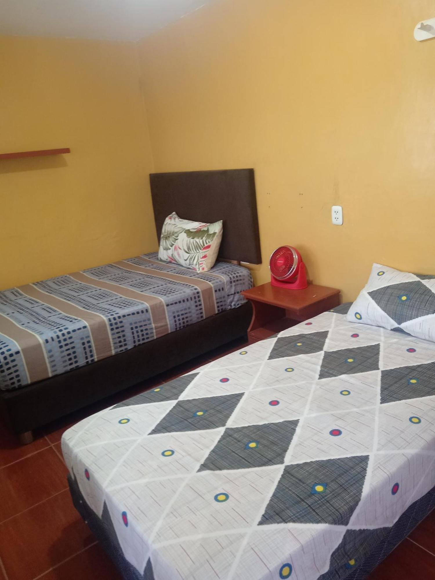 Hospedaje Restaurante El Hombre Puerto Chicama Ngoại thất bức ảnh